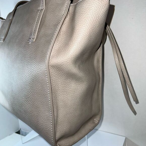 Steve Madden Tote - Picture 4 of 7